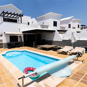 Villa Beautiful And Luxurious With Heated Pool And Free Wi-fi In Playa Blanca., Playa Blanca (Lanzarote)